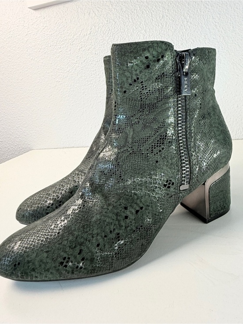 DKNY Green Metallic Snakeskin Print Ankle Boots Block Heel Women Size 7.5